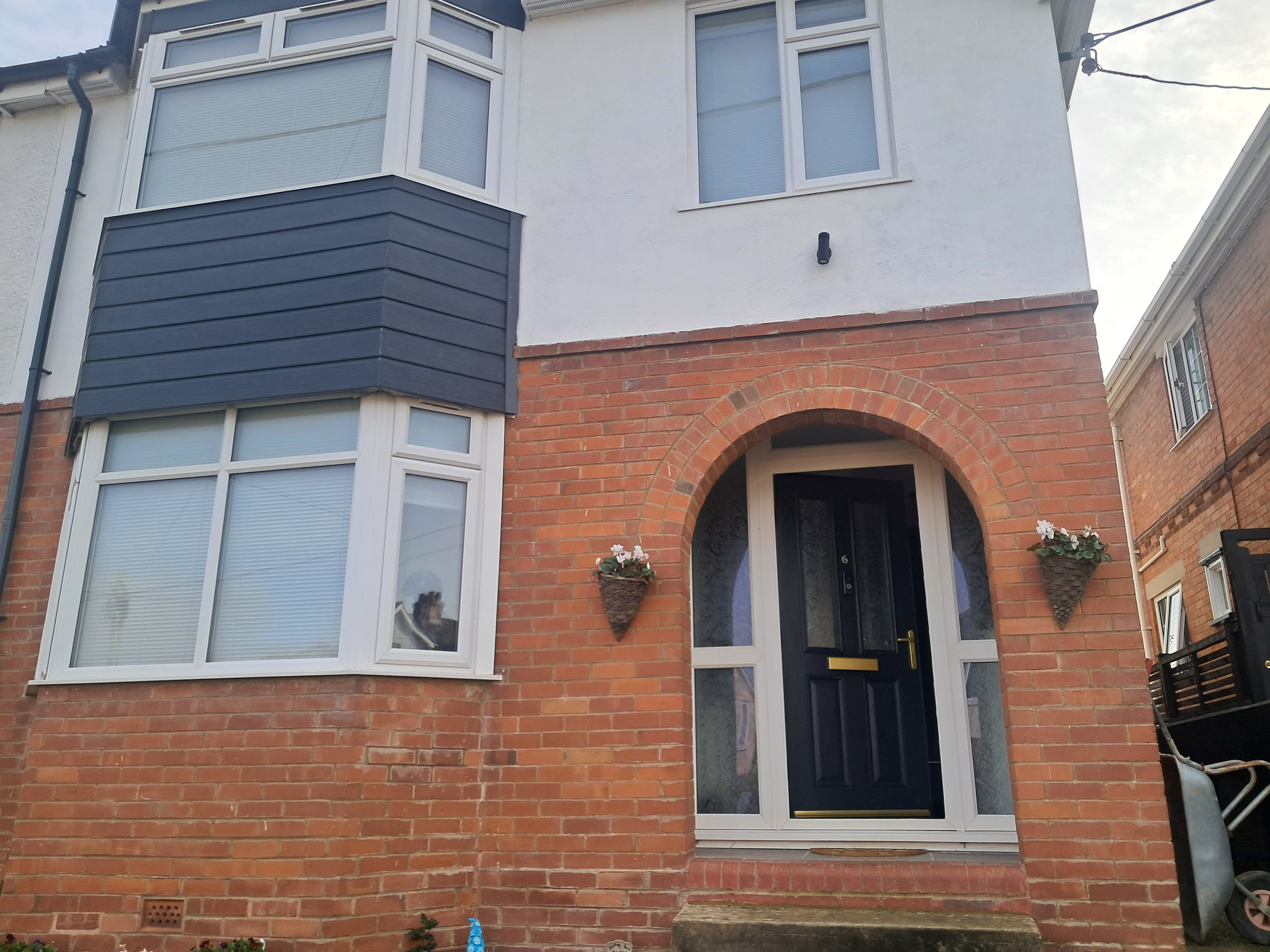 External cladding on bay window